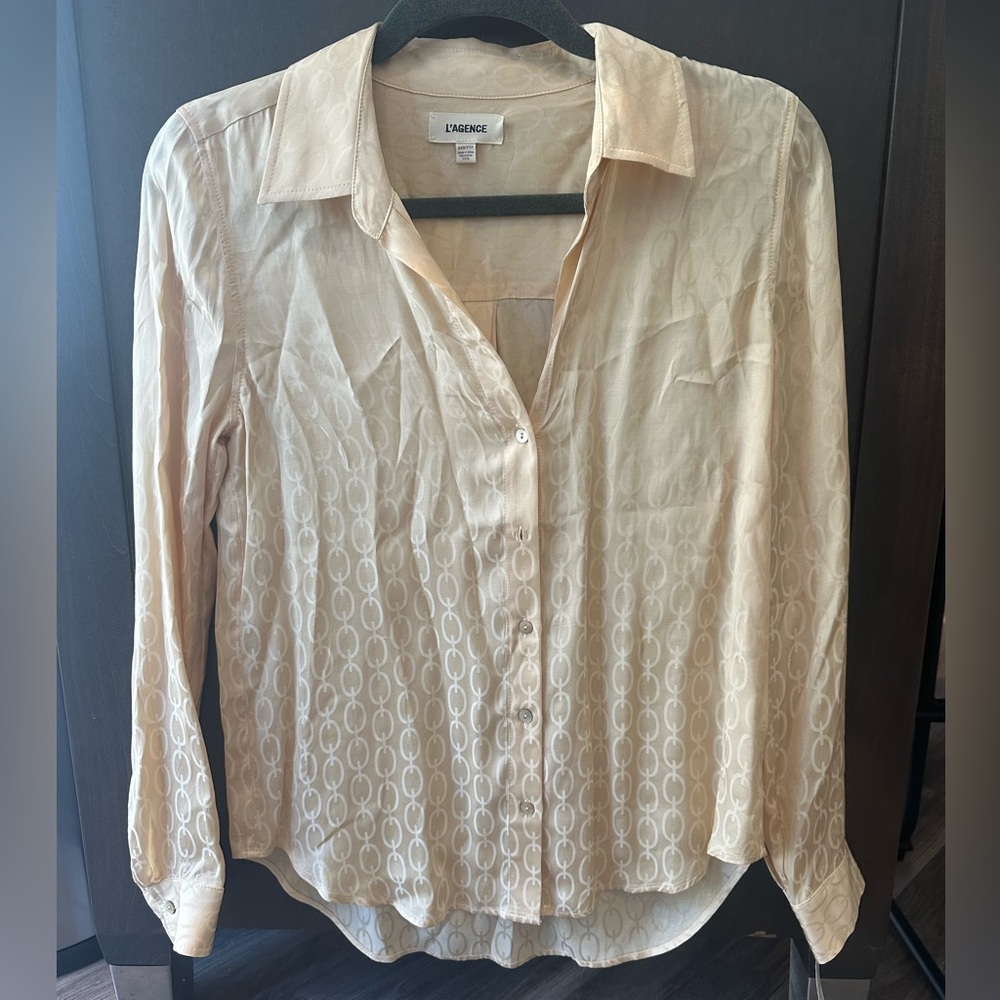 L’AGENCE LIGHT GOLD TONAL HOLLY L/SLV BLOUSE